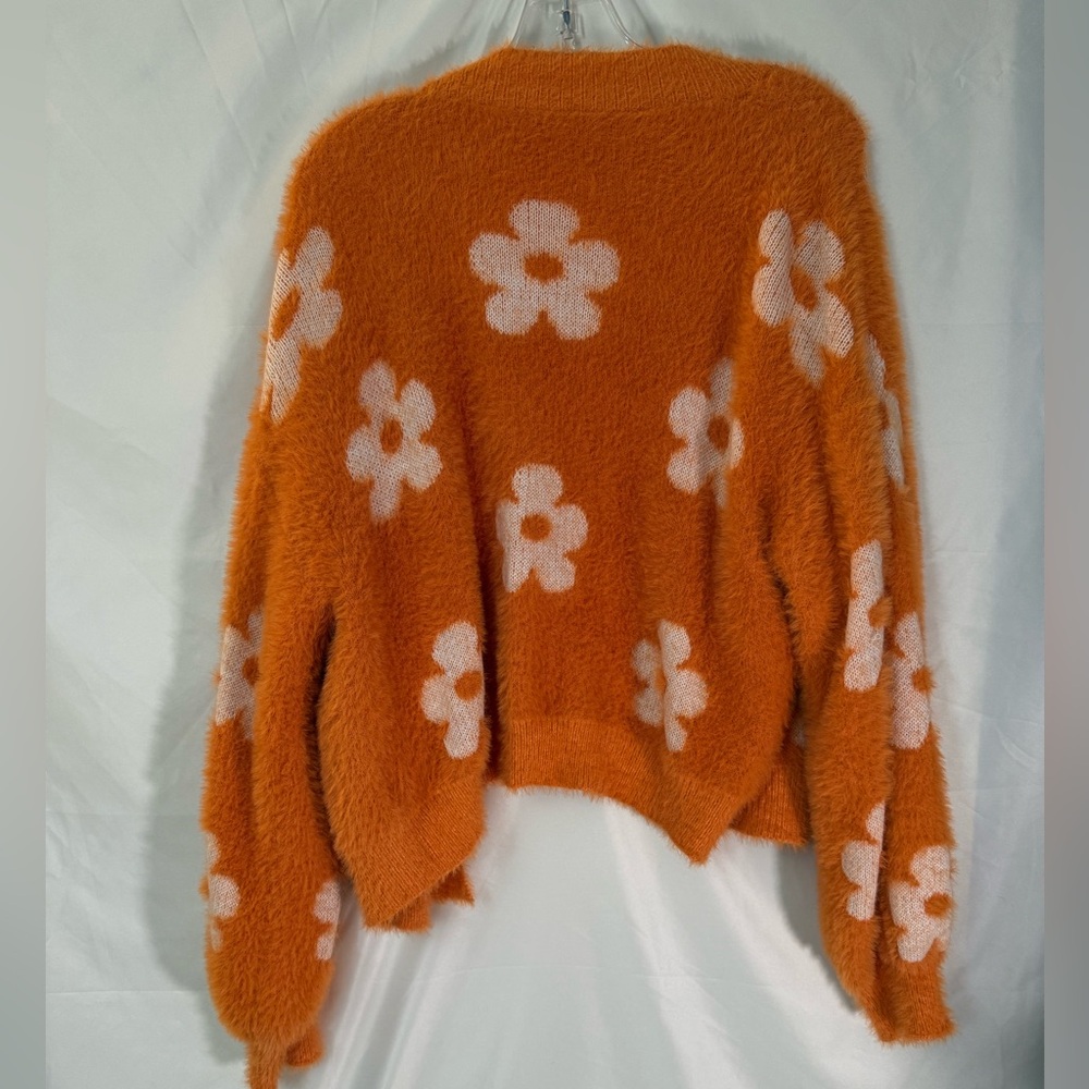 Ecowish Cropped Orange/White Flower Knit Open Front Cardigan With Ribbed Cuffs - Picture 8 of 11